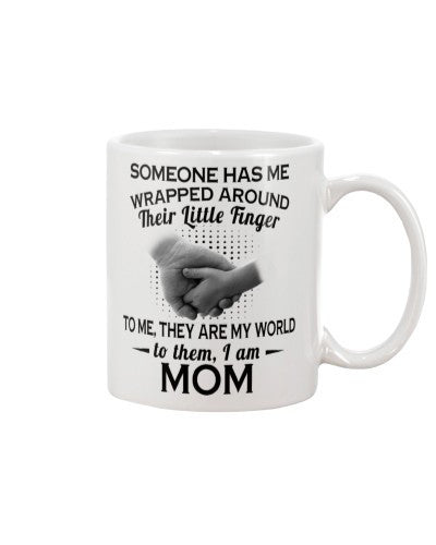 Daughter mug wrapped around mom htte